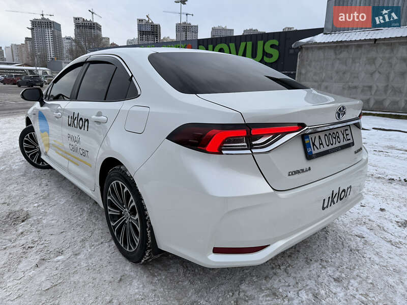 Седан Toyota Corolla 2020 в Києві