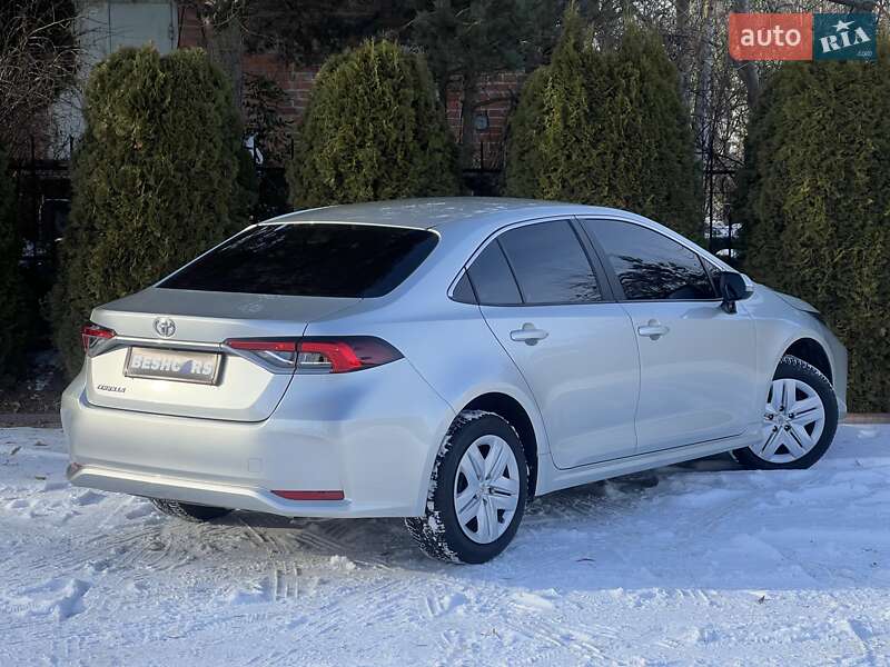 Седан Toyota Corolla 2024 в Львове