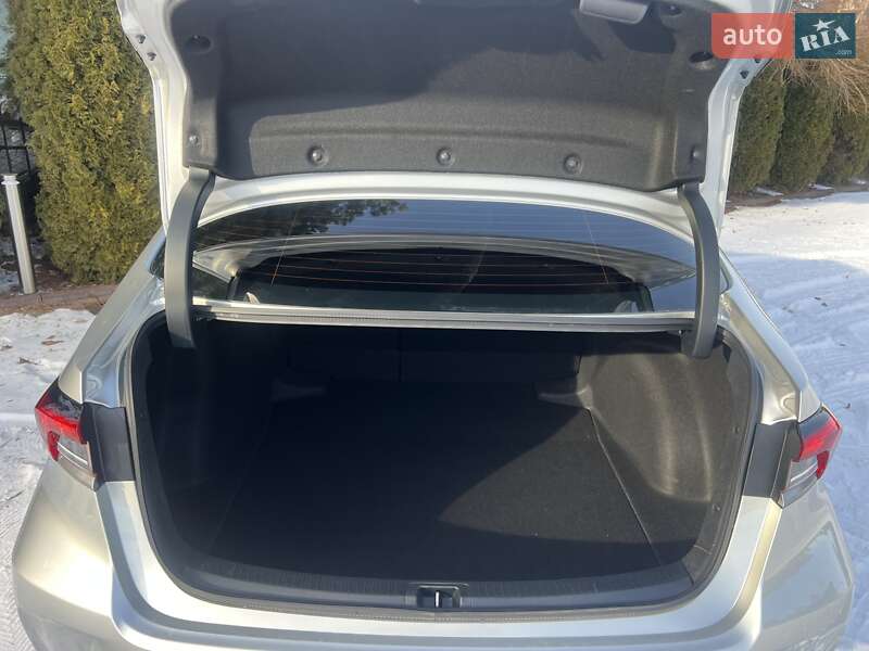 Седан Toyota Corolla 2024 в Львове