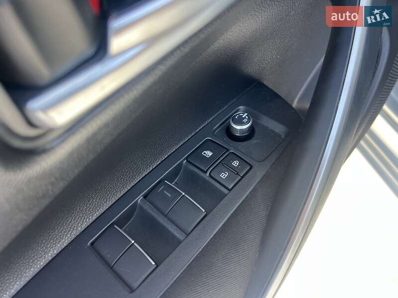 Седан Toyota Corolla 2024 в Львове