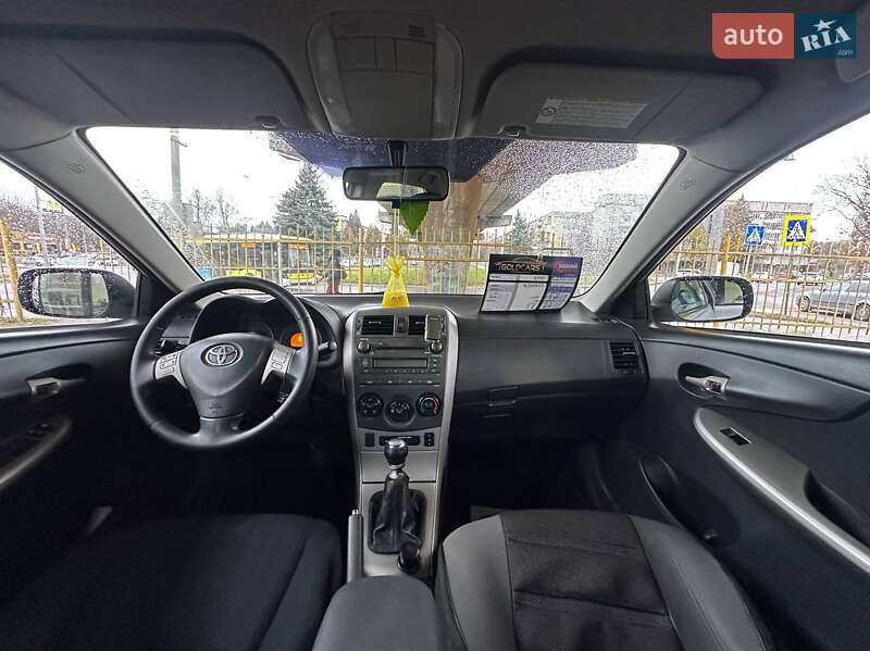 Седан Toyota Corolla 2009 в Львове