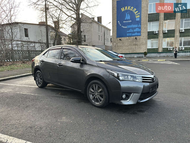 Седан Toyota Corolla 2016 в Миколаєві