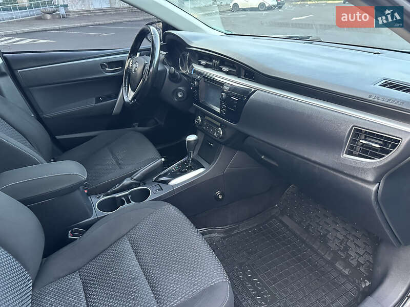 Седан Toyota Corolla 2016 в Миколаєві