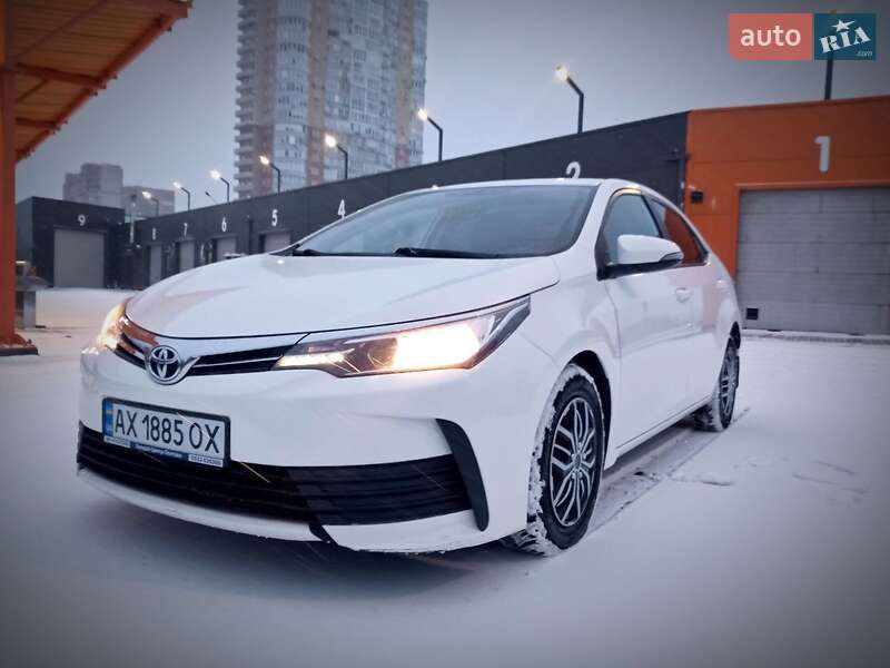 Седан Toyota Corolla 2018 в Харкові