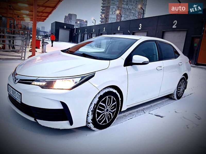 Седан Toyota Corolla 2018 в Харкові
