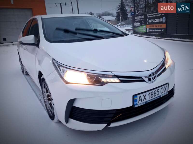 Седан Toyota Corolla 2018 в Харкові