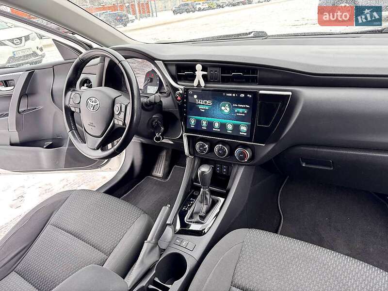 Седан Toyota Corolla 2018 в Харкові