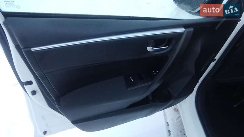 Седан Toyota Corolla 2018 в Харкові