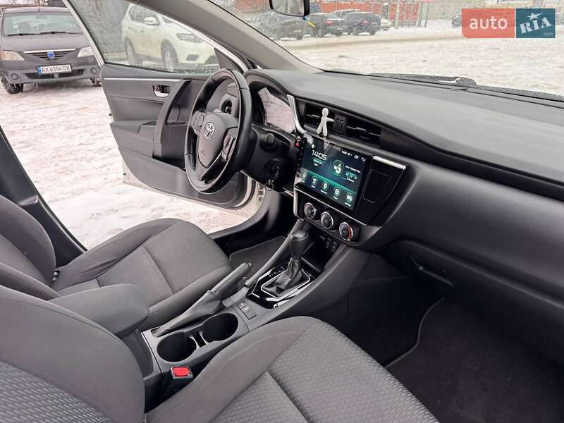Седан Toyota Corolla 2018 в Харкові