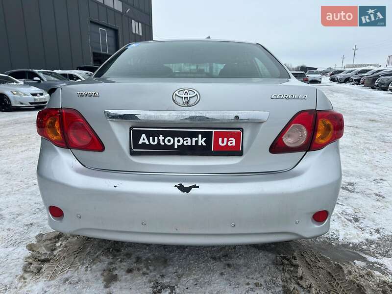 Седан Toyota Corolla 2009 в Львове