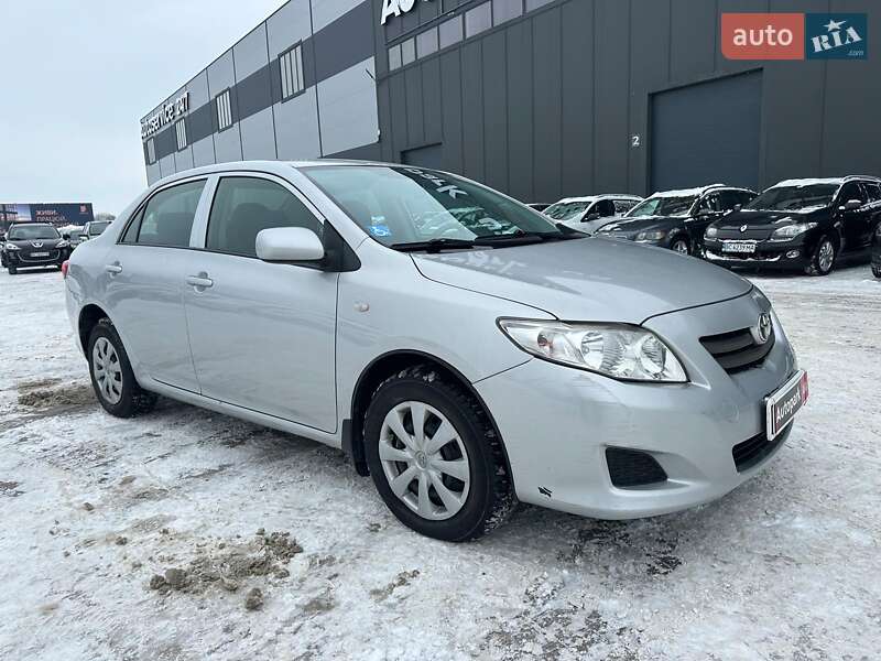 Седан Toyota Corolla 2009 в Львове