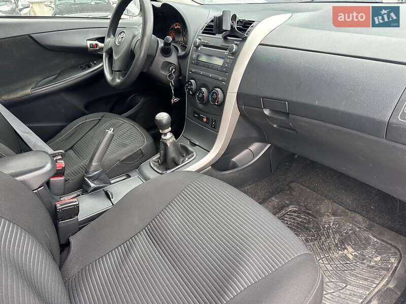 Седан Toyota Corolla 2009 в Львове