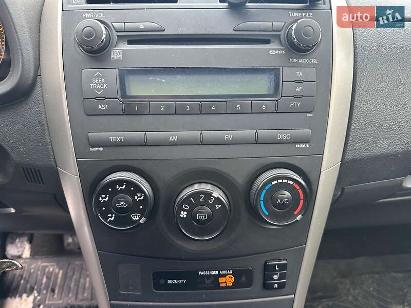 Седан Toyota Corolla 2009 в Львове