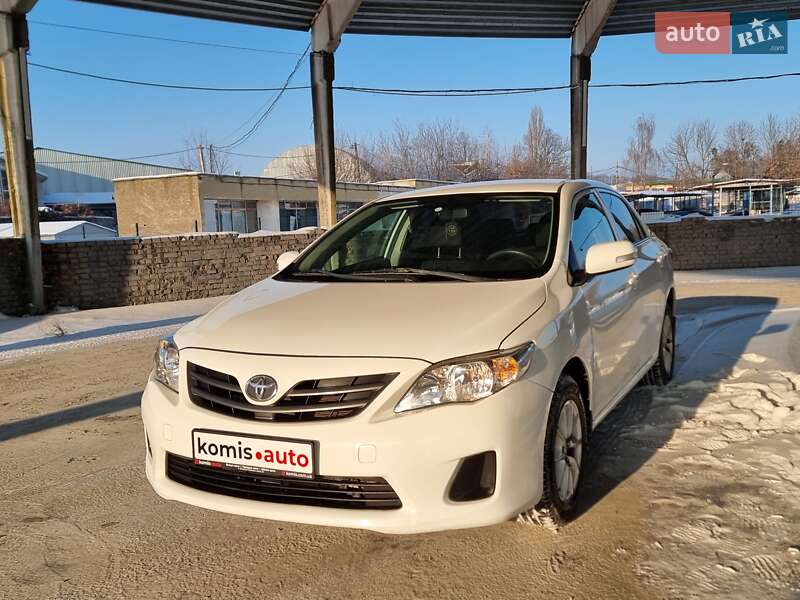 Седан Toyota Corolla 2011 в Виннице