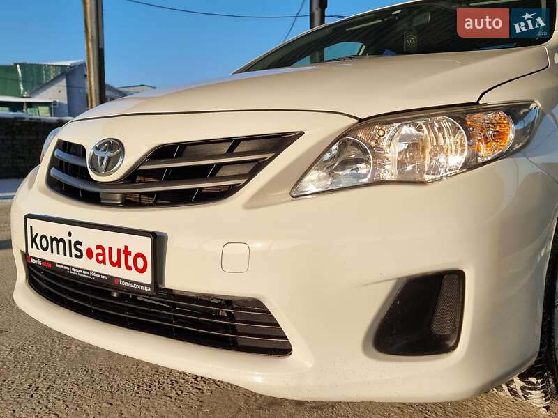 Седан Toyota Corolla 2011 в Виннице