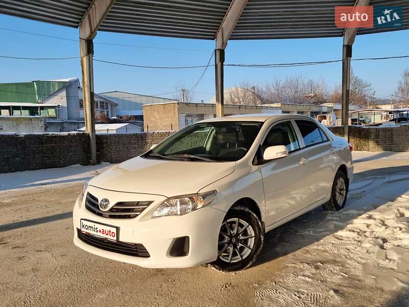 Седан Toyota Corolla 2011 в Виннице