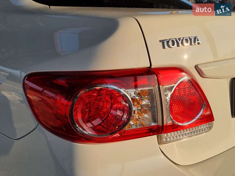 Седан Toyota Corolla 2011 в Виннице