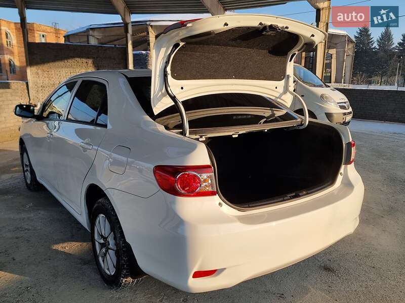 Седан Toyota Corolla 2011 в Виннице