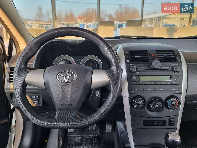 Седан Toyota Corolla 2011 в Виннице