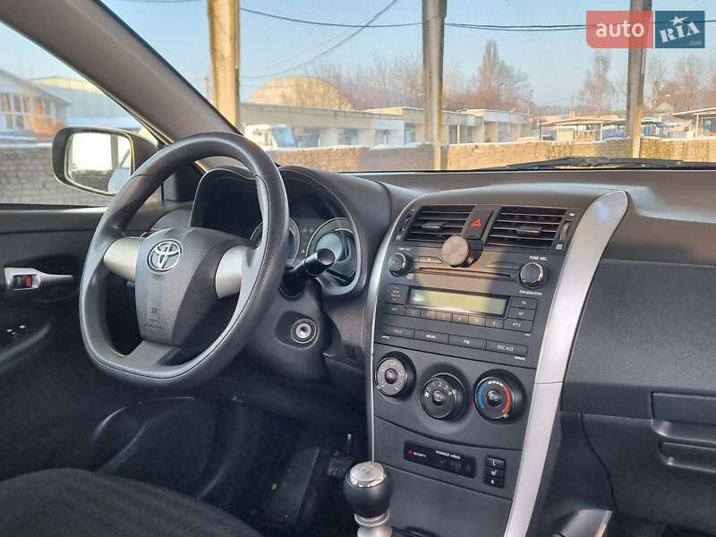 Седан Toyota Corolla 2011 в Виннице