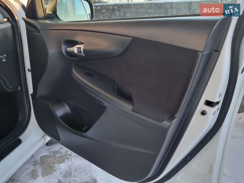 Седан Toyota Corolla 2011 в Виннице