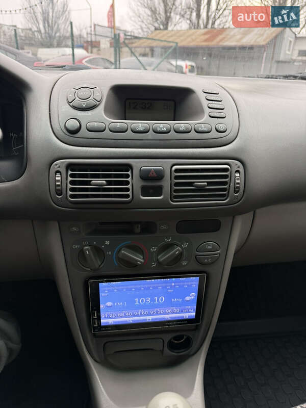 Седан Toyota Corolla 2001 в Запорожье