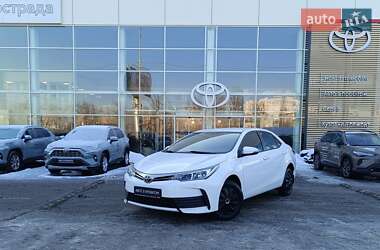Седан Toyota Corolla 2017 в Киеве