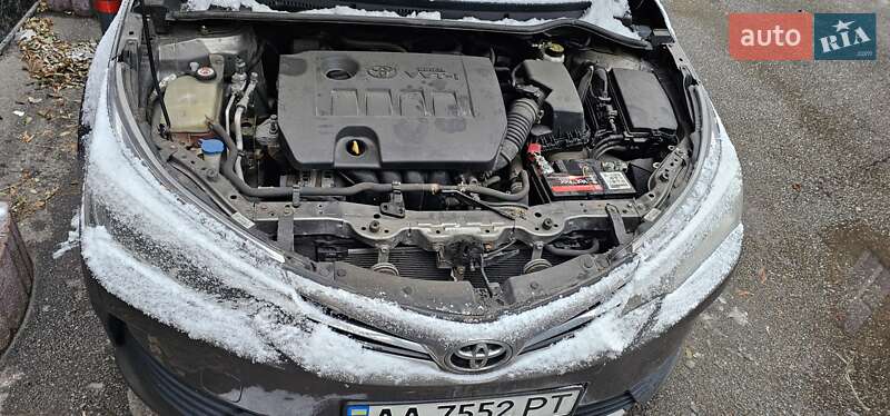 Седан Toyota Corolla 2017 в Киеве