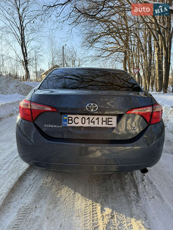 Седан Toyota Corolla 2018 в Львове