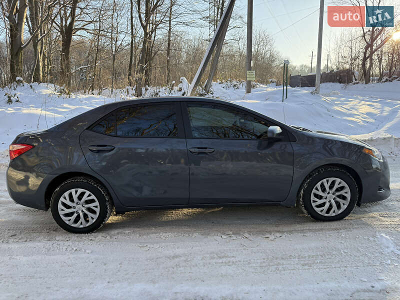 Седан Toyota Corolla 2018 в Львове