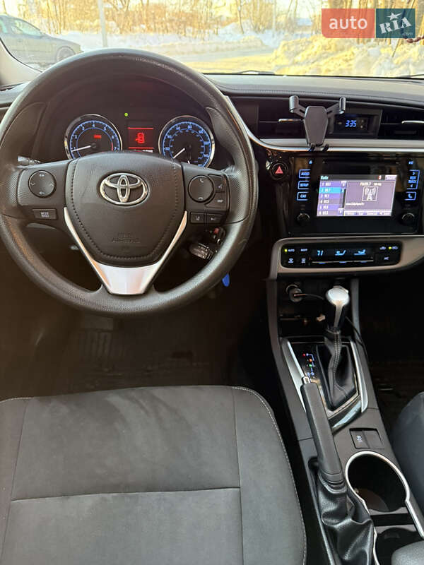 Седан Toyota Corolla 2018 в Львове