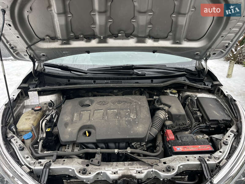 Седан Toyota Corolla 2016 в Киеве