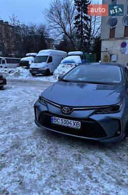Седан Toyota Corolla 2022 в Львові
