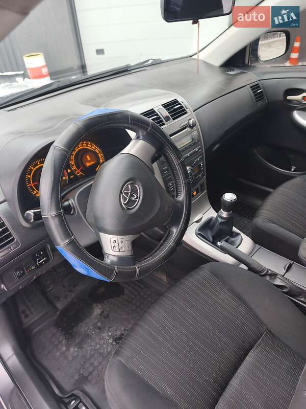 Седан Toyota Corolla 2007 в Гайсине