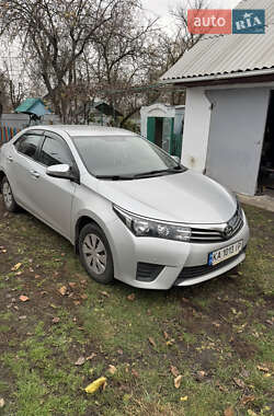 Седан Toyota Corolla 2016 в Киеве