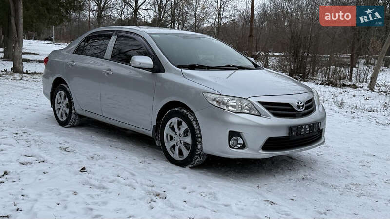 Седан Toyota Corolla 2012 в Желтых Водах