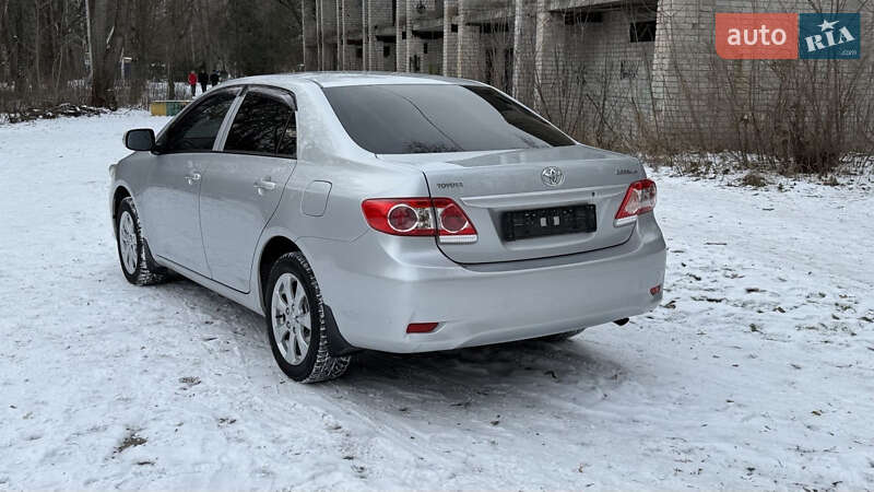 Седан Toyota Corolla 2012 в Желтых Водах