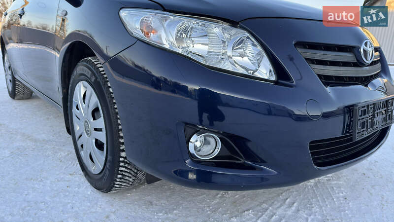 Седан Toyota Corolla 2008 в Кременчуге