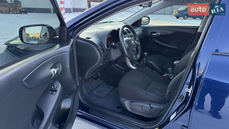 Седан Toyota Corolla 2008 в Кременчуге