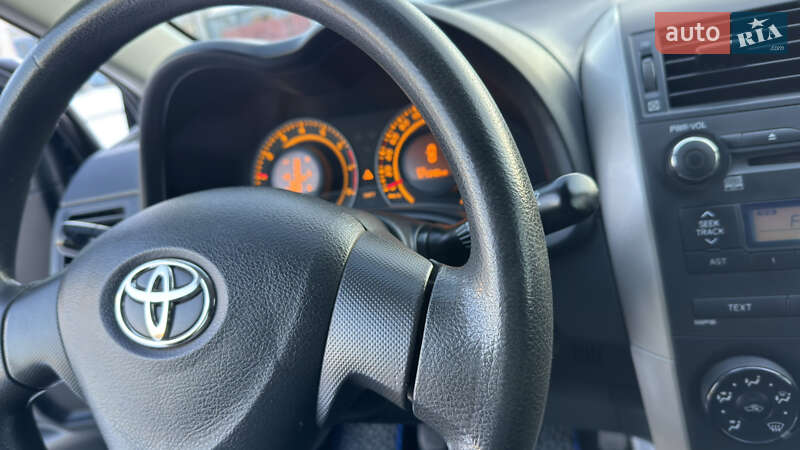 Седан Toyota Corolla 2008 в Кременчуге