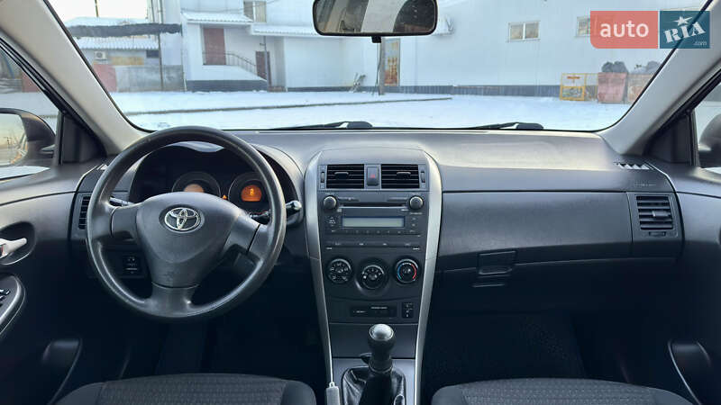Седан Toyota Corolla 2008 в Кременчуге