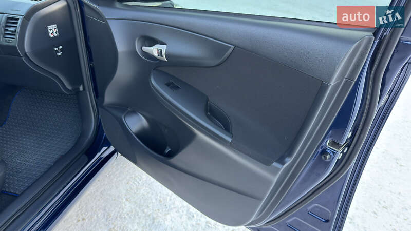 Седан Toyota Corolla 2008 в Кременчуге