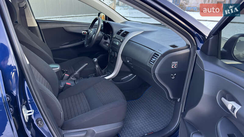 Седан Toyota Corolla 2008 в Кременчуге