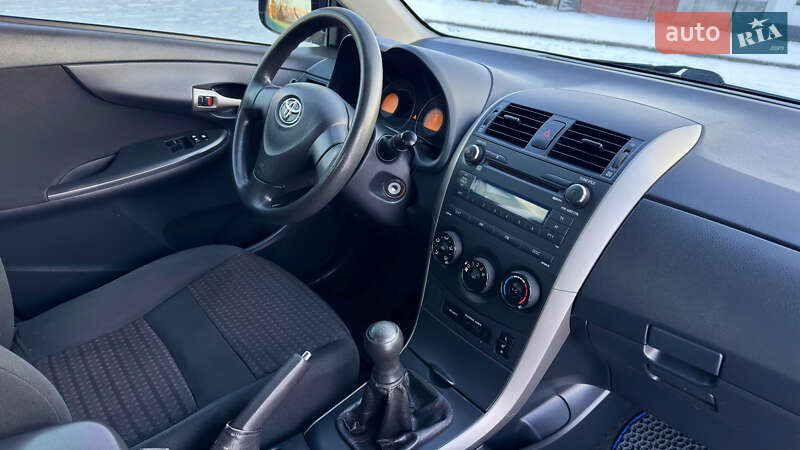 Седан Toyota Corolla 2008 в Кременчуге