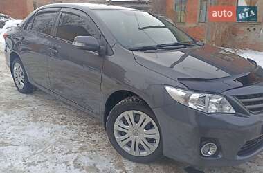 Седан Toyota Corolla 2012 в Зміїві