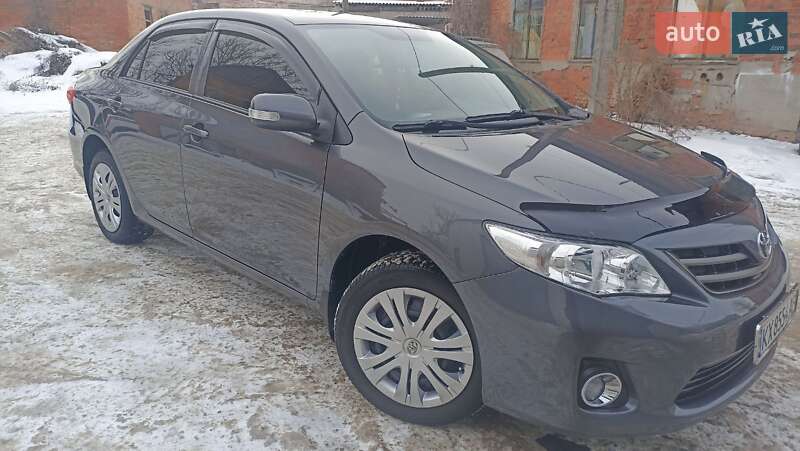 Седан Toyota Corolla 2012 в Зміїві