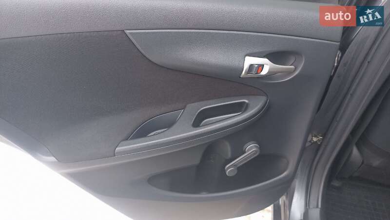 Седан Toyota Corolla 2012 в Зміїві