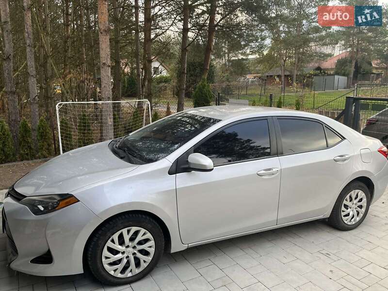 Седан Toyota Corolla 2018 в Полтаве