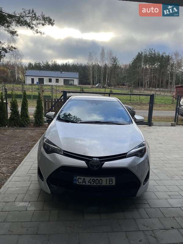 Седан Toyota Corolla 2018 в Полтаве