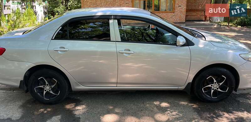 Седан Toyota Corolla 2010 в Чернухах